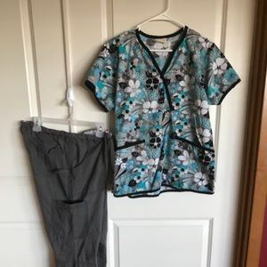 Tafford Medium-ish Top/Koi Bottom Sz Med Tall